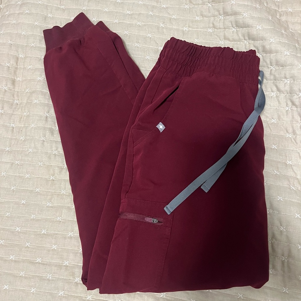 FIGS Zamora Jogger - Burgundy